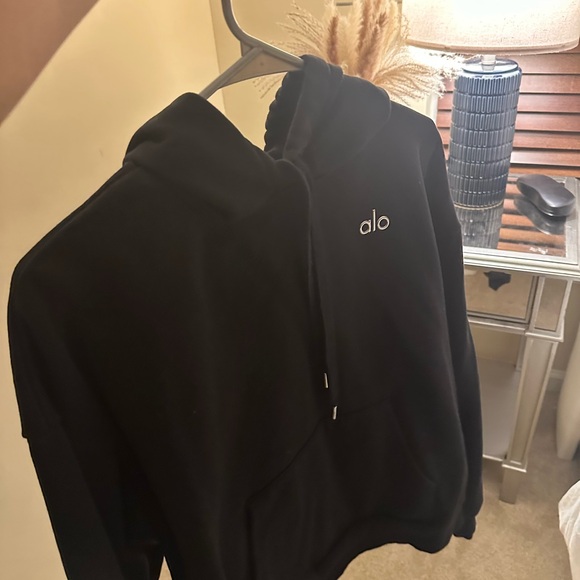 ALO Yoga Women's Classic Black Sweatshirt - Picture 11 of 11